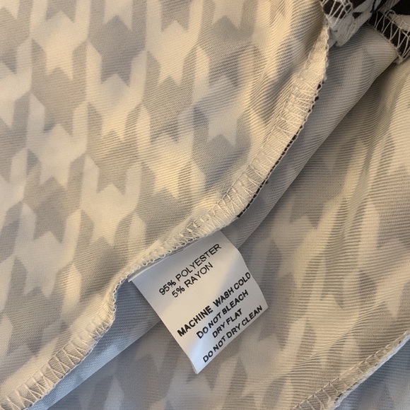 UDEAR - Black & White Houndstooth Button-Accent Straight-Leg Pants - Picture 7 of 8